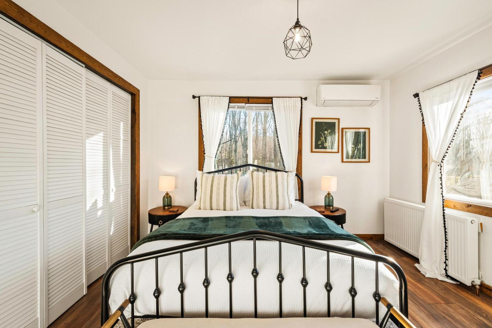 Acute - Cozy I Elegant I Serene